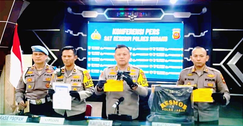 Kapolres Subang, AKBP Dony Eko Wicaksono, menjelaskan bahwa para pelaku menjalankan aksinya dengan berpura-pura sebagai anggota Resmob Polda Jabar.