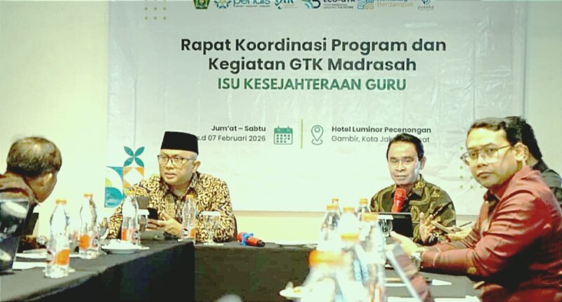 Sekretaris Ditjen Pendidikan Islam, Arskal Salim GP, menegaskan pentingnya kehadiran negara dalam memberikan rekognisi terhadap peran strategis guru madrasah.