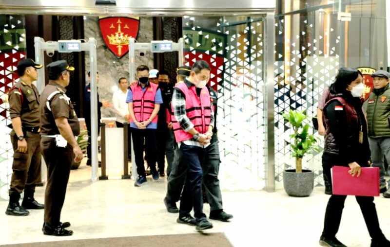 JAM PIDSUS menetapkan 11 orang sebagai Tersangka dalam perkara dugaan tindak pidana korupsi penyimpangan dalam kegiatan ekspor crude palm oil (CPO).