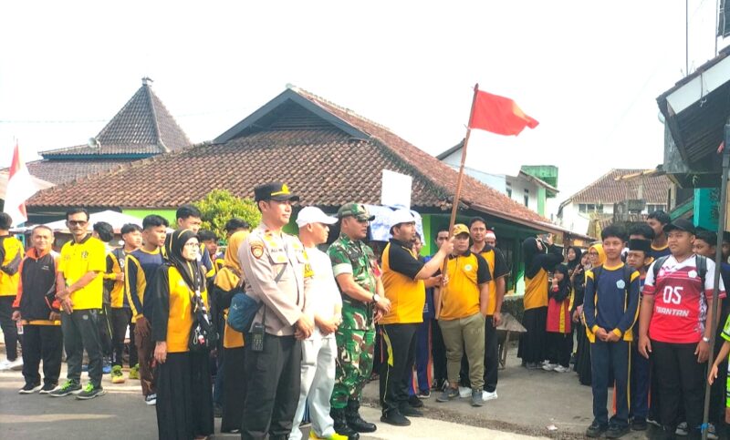 Antusias Para Peserta Gerak Jalan Sehat di Milad ke 58 MTs Tanjungsiang.