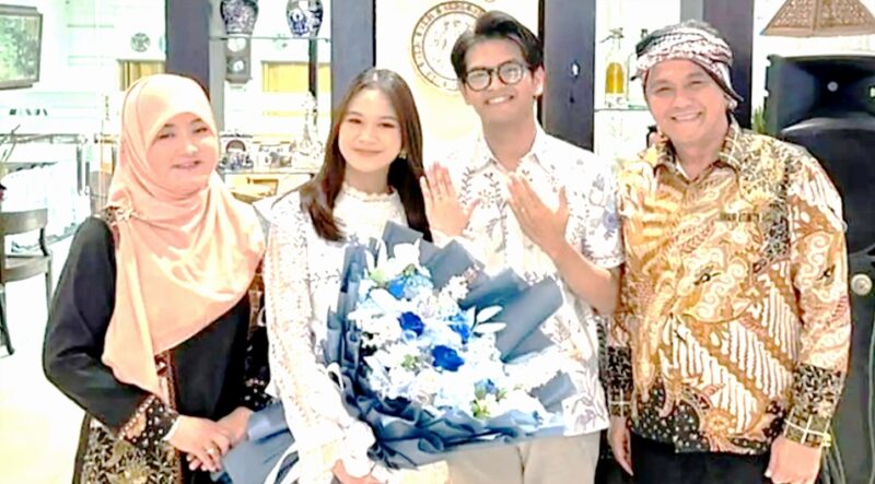 Diky bersama istrinya, Rani Permayani, dan putranya, Difa Candra, berangkat ke Surabaya tanpa didampingi ajudan atau rombongan keluarga lainnya.