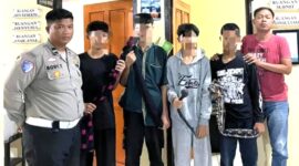 Polsek Kalijati berhasil mengamankan 4 orang terduga pelaku dan menyita 4 buah sarung berisi batu sebagai barang bukti.