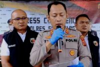 Polres Sumedang berhasil menangkap AA (25), terduga pelaku pembunuhan Juanda (23) di Dusun Bojong Gawul, Desa Girimukti, Kecamatan Sumedang Utara, pada Minggu (22/2/2026).