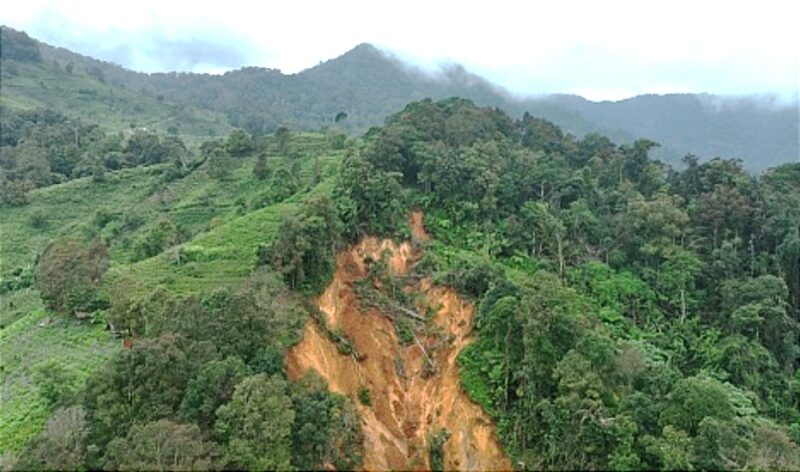 Pemkab Sumedang melakukan mitigasi dan penanganan cepat terhadap longsor di Dusun Cisoka, Desa Citengah, Sumedang Selatan.