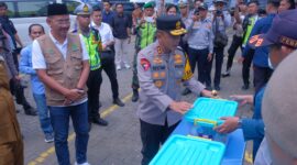 Kapolda Jawa Barat, Irjen. Pol. Dr. Rudi Setiawan, melakukan pengecekan langsung terhadap Pos Pengamanan dan Pelayanan di Rest Area Km 166 A Tol Cipali.
