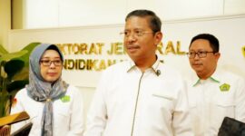 Direktur Jenderal Pendidikan Islam, Amien Suyitno, menyatakan lembaga RA dan madrasah yang telah menuntaskan persyaratan administratif sudah dapat menerima dana BOP dan BOS.