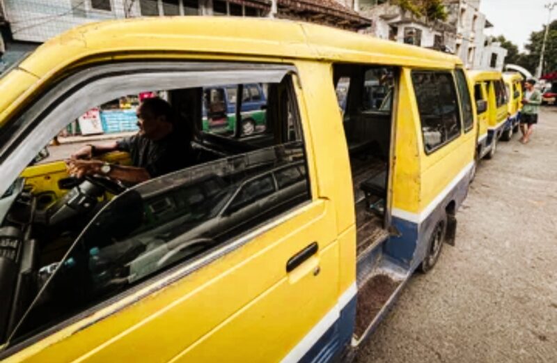 Anggota Komisi V DPRD Jawa Barat dari Fraksi PKB, Maulana Yusuf Erwinsyah, mengkritisi kebijakan diliburkannya angkot, becak, dan andong selama sepekan pada musim Lebaran 2026.