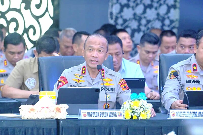 Kapolda Jabar menegaskan, keberhasilan Operasi Ketupat tidak hanya diukur dari kelancaran lalu lintas, tetapi juga dari kecepatan pelayanan kepada masyarakat.