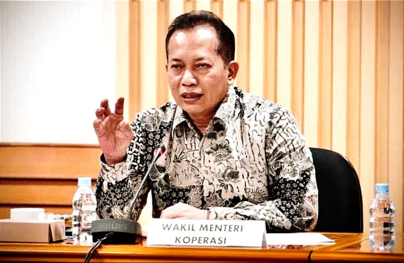 Menteri Koperasi (Menkop) Ferry Juliantono: Pemerintah akan mendorong penerima Program Keluarga Harapan (PKH) menjadi anggota Koperasi Desa (Kopdes) Merah Putih. 