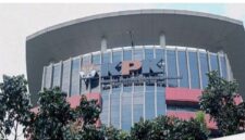 KPK meminta masyarakat tidak mudah percaya opini di media sosial.