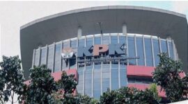 KPK meminta masyarakat tidak mudah percaya opini di media sosial.