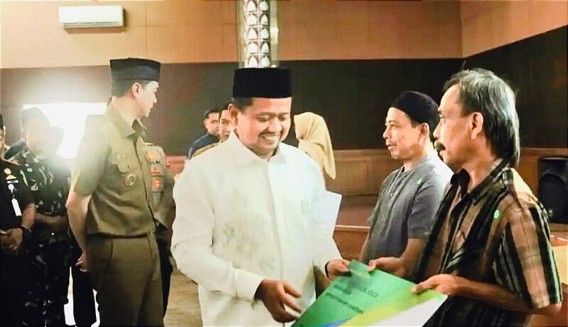 Bupati Sumedang Dony Ahmad Munir didampingi Wakil Bupati M. Fajar Aldila dalam rangkaian peringatan Nuzulul Quran 1447 Hijriah dan Silaturahmi Alim Ulama Tahun 2026.