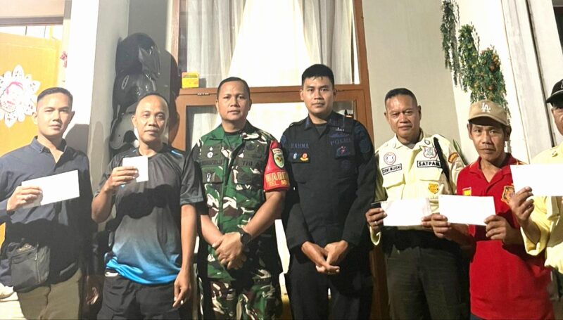 Forum Kana Garden Residence menyalurkan bantuan THR kepada petugas keamanan, kebersihan, serta sopir truk sampah.