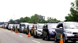 Contraflow sejak Sabtu (21/3) di Tol Jakarta-Cikampek (Japek) dari KM 55 hingga KM 70 arah Cikampek mulai pukul 12.24 WIB.