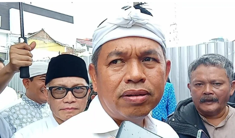 Gubernur Jawa Barat, Dedi Mulyadi, mengapresiasi tingginya antusiasme masyarakat dalam memenuhi kewajiban membayar Pajak Kendaraan Bermotor (PKB) selama libur Lebaran 2026.