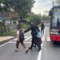 Brimob Polda Jabar sediakan Bus sekolah gratis, dalam mendukung akses pendidikan di Tasikmalaya. 