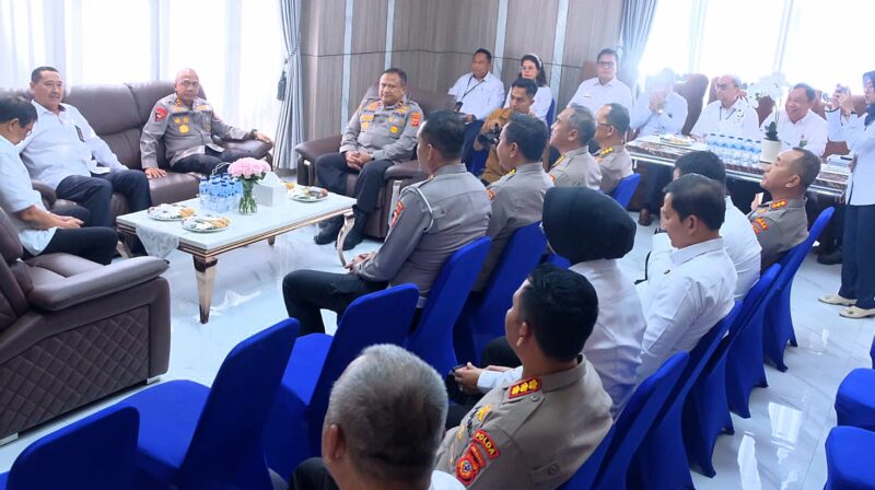 Mempererat sinergitas antar lembaga penegak hukum, Kapolda Jawa Barat, Irjen Pol. Dr. Rudi Setiawan,  melaksanakan kegiatan silaturahmi ke Kantor Pengadilan Tinggi Jawa Barat. 