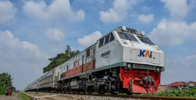 Insiden anjloknya KA Bangunkarta (KA 161) di emplasemen Stasiun Bumiayu, Brebes, Jawa Tengah. 