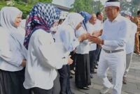 Gubernur Jabar Dedi memastikan dirinya akan menemui Menteri PANRB, Rini Widyantini, dalam waktu dekat guna mencari jalan keluar agar pembayaran gaji honorer dapat dilakukan tanpa melanggar ketentuan yang berlaku.