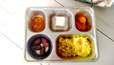 Pemerintah berencana meniadakan pelaksanaan MBG pada hari Sabtu serta menghentikan pemberian program tersebut selama masa libur sekolah.