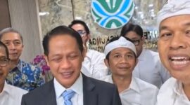 Gubernur Jawa Barat Dedi Mulyadi bersama Menteri Lingkungan Hidup Hanif Faisol Nurofiq, serta sejumlah kepala daerah dari Kota Bandung. 