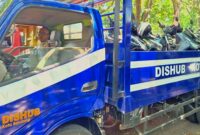 Dinas Perhubungan (Dishub) Kota Bandung menindak sejumlah kendaraan yang parkir liar di berbagai titik zona terlarang. 