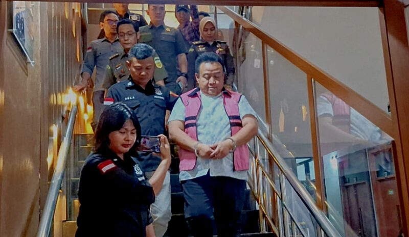 Direktur Umum PT Bandung Daya Sentosa berinisial YB resmi ditetapkan sebagai tersangka oleh Kejaksaan Negeri Kabupaten Bandung dalam kasus dugaan tindak pidana korupsi.