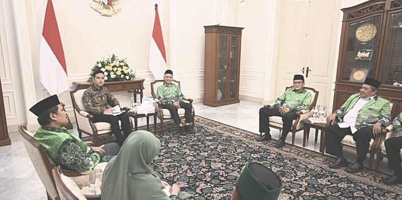 peningkatan kesejahteraan serta penguatan kapasitas guru melalui teknologi. 