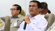 Menteri Pertanian Republik Indonesia Andi Amran Sulaiman menyatakan bahwa Indonesia akan menghentikan impor solar mulai 1 Juli 2026.