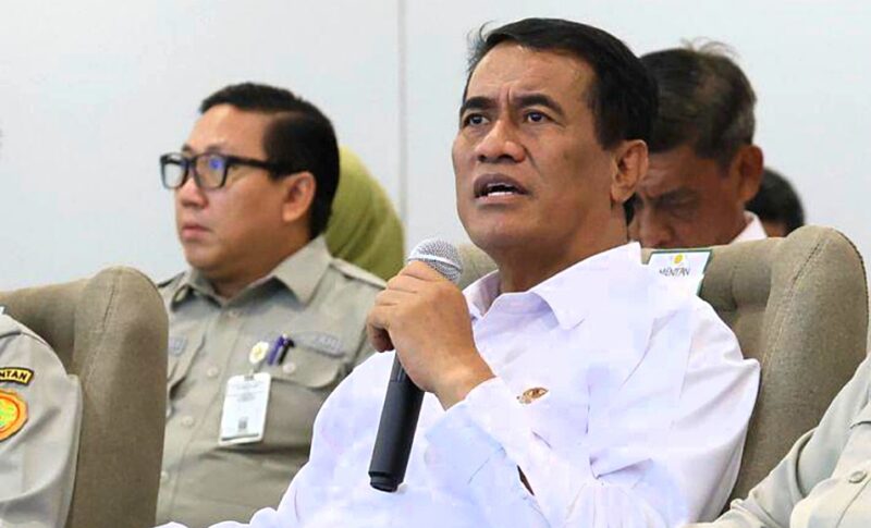 Menteri Pertanian Republik Indonesia Andi Amran Sulaiman menyatakan bahwa Indonesia akan menghentikan impor solar mulai 1 Juli 2026.