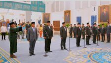 Presiden Prabowo Subianto secara resmi melantik pejabat negara/pemerintah di Istana Negara, Jakarta, pada Senin, 27 April 2026. Foto: BPMI Setpres. 