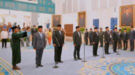 Presiden Prabowo Subianto secara resmi melantik pejabat negara/pemerintah di Istana Negara, Jakarta, pada Senin, 27 April 2026. Foto: BPMI Setpres. 