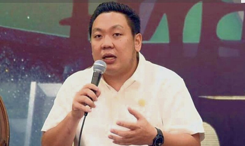 Wakil Ketua Komisi IX DPR RI, Charles Honoris, mengkritik pernyataan Kepala Badan Gizi Nasional (BGN).