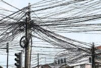 Foto. Ilustrasi. Pemandangan kabel telekomunikasi yang semrawut dan tidak beraturan di wilayah Sumedang akan segera berakhir. 