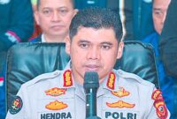 Kabid Humas Polda Jabar, Hendra Rochmawan, memaparkan hasil pemeriksaan urine terhadap para tersangka. 