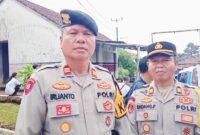 Kasat Samapta Polres Subang, AKP Irliyanto, didampingi Kapolsek Cisalak AKP. Endang Pitarna. 