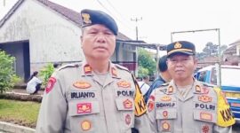 Kasat Samapta Polres Subang, AKP Irliyanto, didampingi Kapolsek Cisalak AKP. Endang Pitarna. 