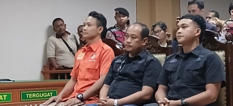 Sidang lanjutan kasus pembunuhan satu keluarga di Paoman, Indramayu, dengan terdakwa Priyo kembali digelar pada Senin (25/05/2026).
