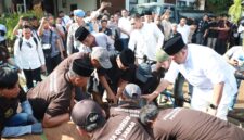 Dalam rangka memperingati Hari Raya Idul Adha 1447 Hijriah/2026, Polda Jawa Barat menggelar kegiatan penyembelihan dan pendistribusian hewan kurban sebagai wujud kepedulian sosial. 