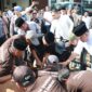 Dalam rangka memperingati Hari Raya Idul Adha 1447 Hijriah/2026, Polda Jawa Barat menggelar kegiatan penyembelihan dan pendistribusian hewan kurban sebagai wujud kepedulian sosial. 