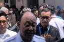 Kepala Badan Gizi Nasional (BGN), Dadan Hindayana, mengakui pihaknya menerima banyak protes terkait besaran gaji petugas dapur yang dinilai lebih tinggi dibandingkan pendapatan guru honorer.