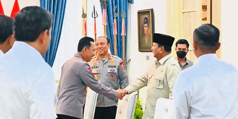 Komisi Percepatan Reformasi Polri (KPRP) menyerahkan hasil evaluasi, kajian, serta rekomendasi pembenahan institusi Polri kepada Presiden Prabowo Subianto. 