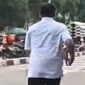 Usai pemeriksaan, Dedi terlihat berlari meninggalkan gedung KPK untuk menghindari awak media.