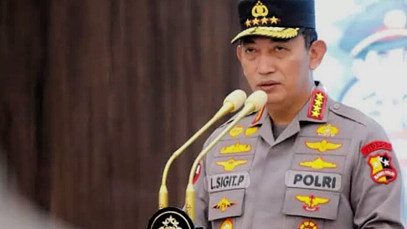 DN.com - Kapolri Jenderal Listyo Sigit Prabowo melakukan rotasi dan mutasi terhadap sejumlah perwira tinggi (pati) dan perwira menengah (pamen).