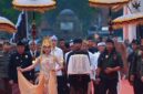 Kirab Budaya Mahkota Binokasih yang berkeliling ke sejumlah daerah di Jawa Barat.