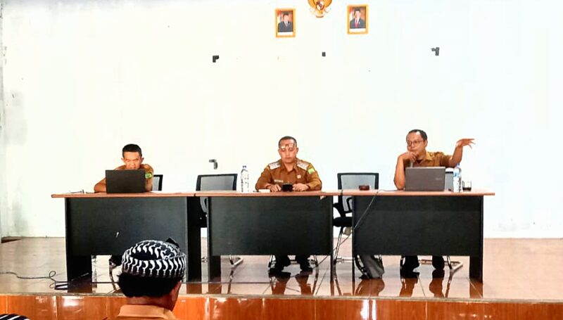 Camat Tanjungsiang, Rano, menggelar rapat koordinasi (rakor) bersama para kepala desa (kades) dan Badan Permusyawaratan Desa (BPD) se-Kecamatan Tanjungsiang.