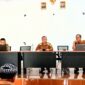 Camat Tanjungsiang, Rano, menggelar rapat koordinasi (rakor) bersama para kepala desa (kades) dan Badan Permusyawaratan Desa (BPD) se-Kecamatan Tanjungsiang.