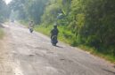 Kondisi ruas Jalan Raya Sugio-Lamongan kian memprihatinkan. Jalur vital yang menghubungkan pusat Kabupaten Lamongan dengan Kecamatan Sugio, Kedungpring hingga perbatasan Tuban. 