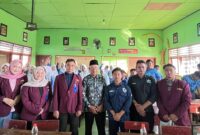 Mahasiswa Jurusan Keperawatan Semester 2 Universitas Muhammadiyah Lamongan (UMLA) menggelar kegiatan penyuluhan kesehatan bertajuk “Pentingnya Hidup Bersih dan Sehat”.
