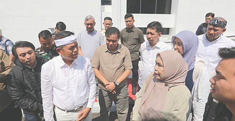 Gubernur Jawa Barat, , meninjau langsung layanan Sistem Penerimaan Murid Baru (SPMB) di Kantor Dinas Pendidikan (Disdik) Jawa Barat. 